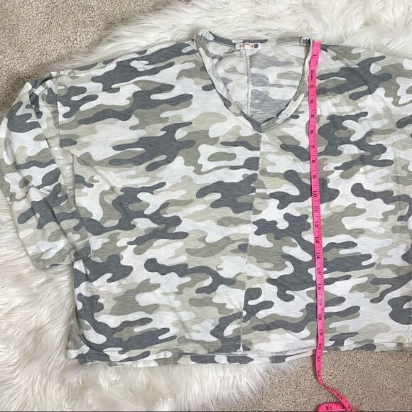 Sundry V neck Gray Cropped Oversized Long Sleeve Camouflage Tee Shirt - Picture 7 of 7